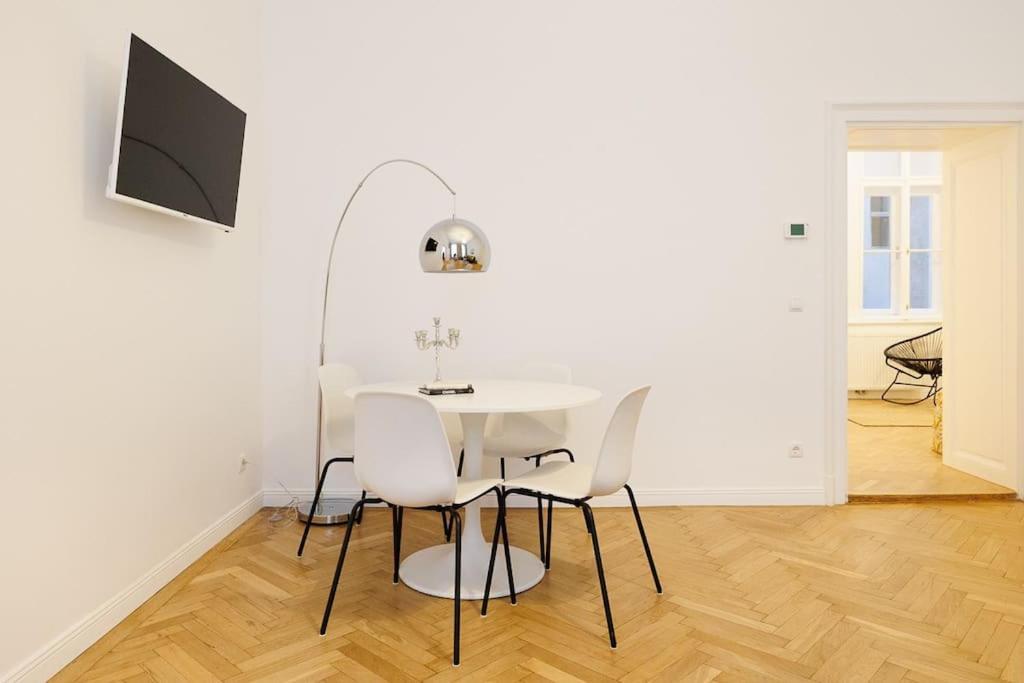 Franz 21 - Typical Viennese Apartment In The Heart Of Vienna Viena Exterior foto